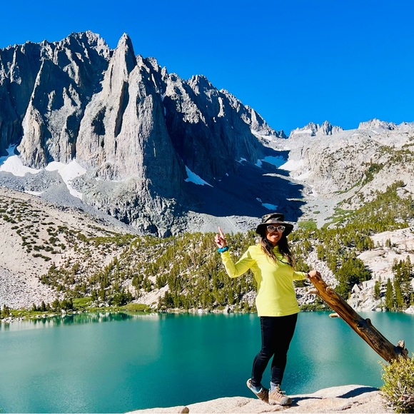 Hi! Welcome to my closet! I am Aileen ❤️ - Picture 5 of 16